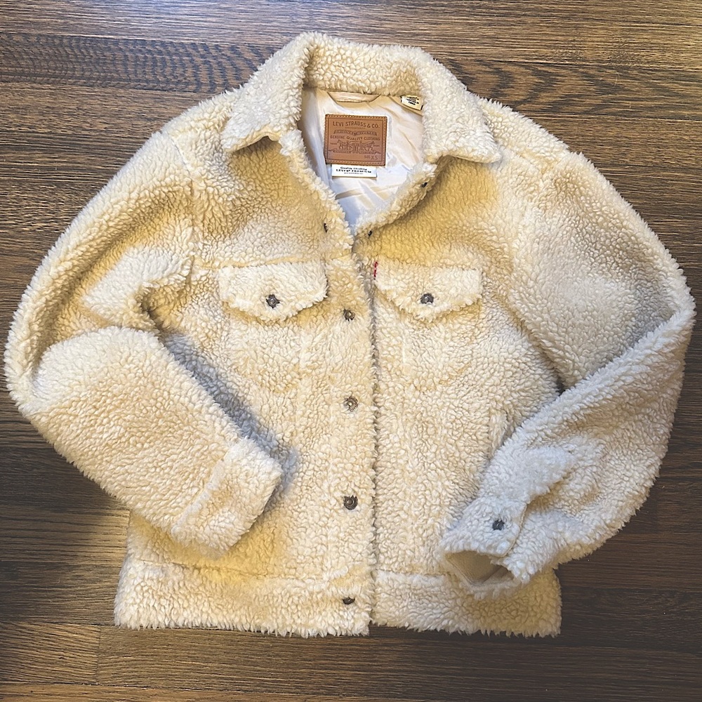 Levi’s Trucker Jacket with Sherpa exterior